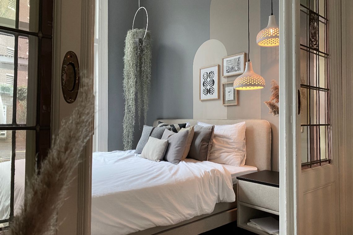 Je slaapkamer sfeervol inrichten? Interieurontwerper Klaas geeft tips!