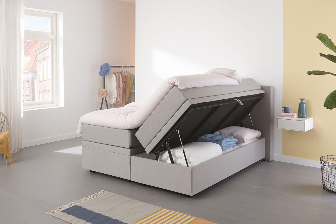 Mit diesem Boxspringbett ist das Schlafzimmer immer ordentlich aufgeräumt | Swiss Sense