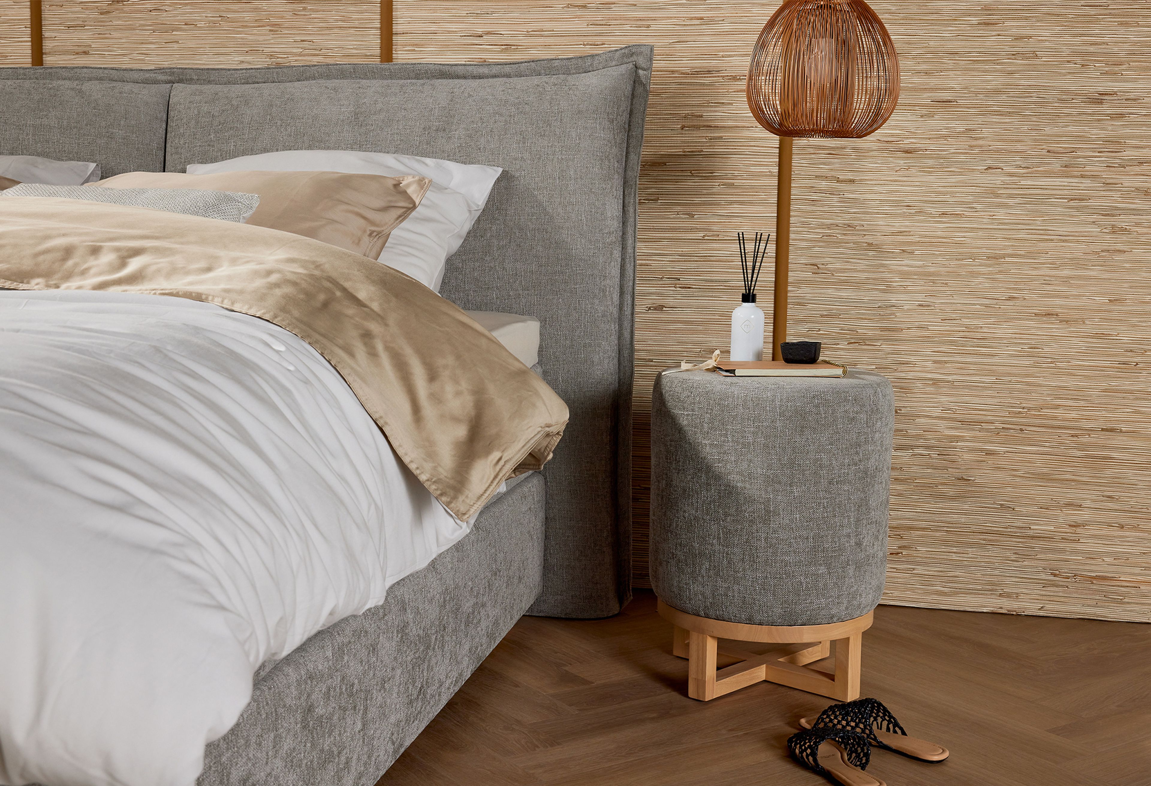 Hocker Vigo: Hochwertiger Hocker für Ihr Schlafzimmer