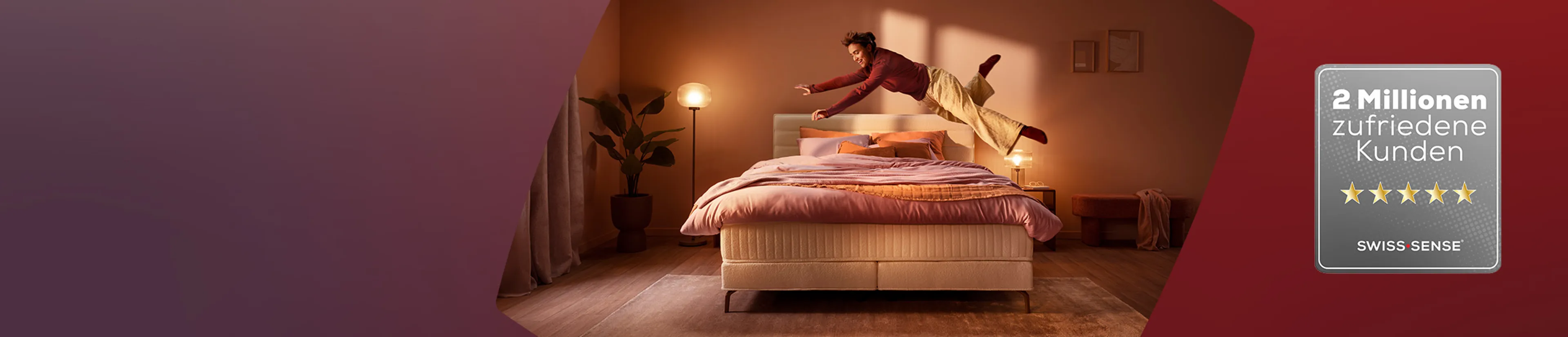 Frau springt auf Boxspringbett Royal Horizon. 2 Millionen zufriedene Kunden.